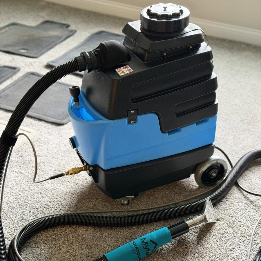 Professional hot water extractor